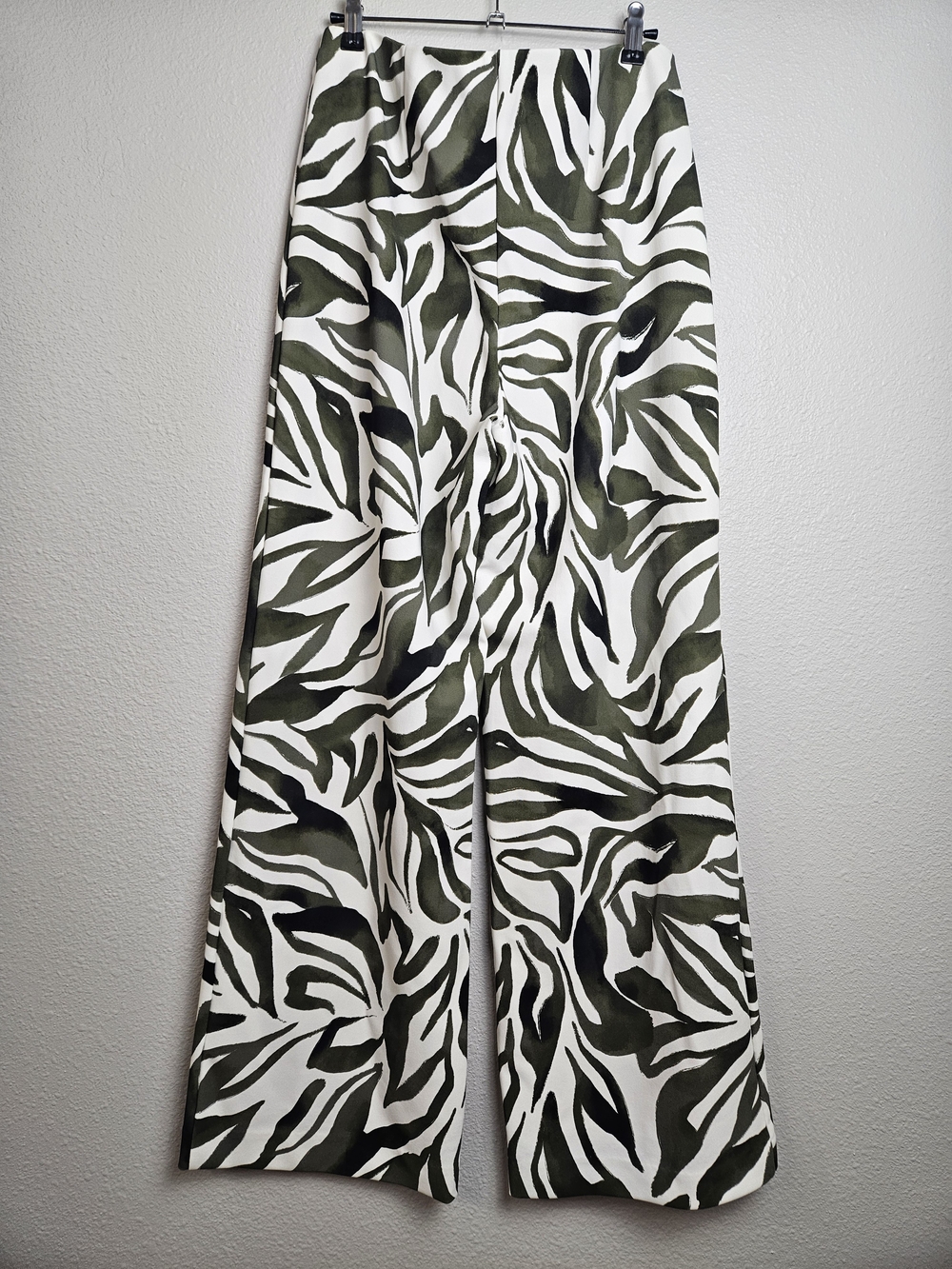 Boston Proper Olive & White Zebra-Print Wide Leg Pants Size M - Picture 3 of 5